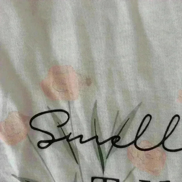 Dog “smelling the roses” T-shirt - Picture 4 of 4